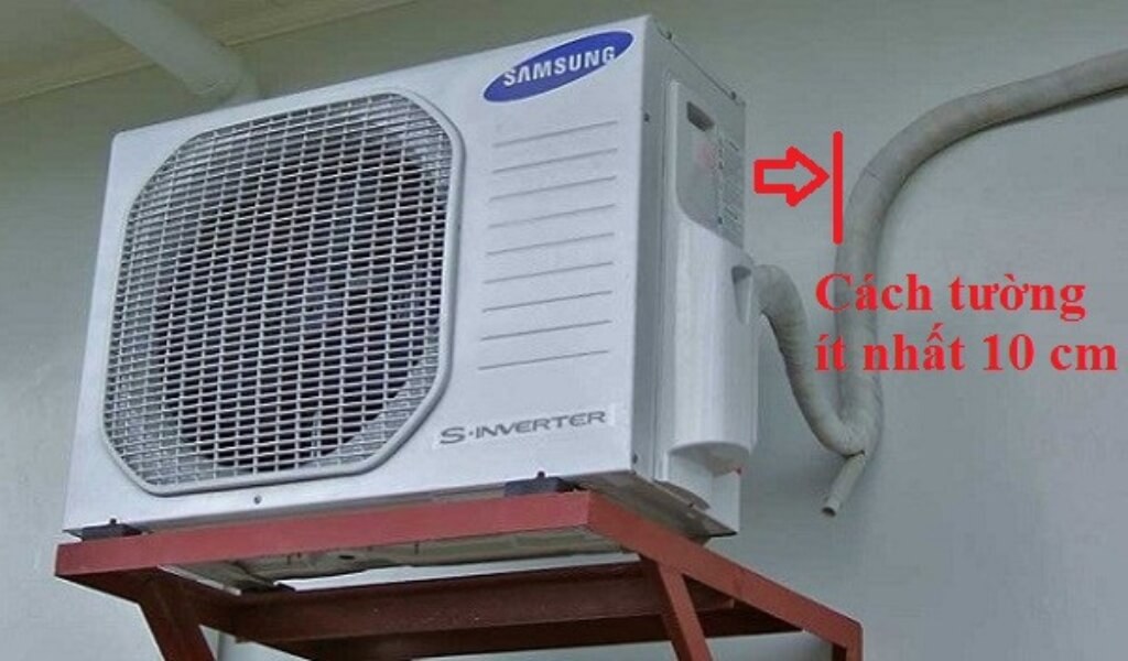 Không lắp cục nóng sát tường