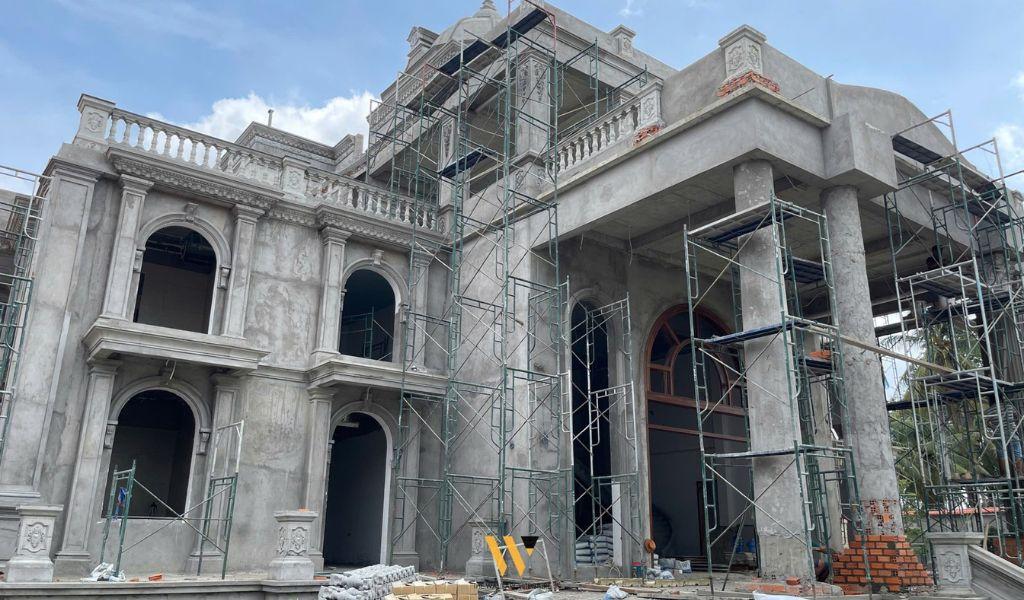 Nhà vừa xong phần thô